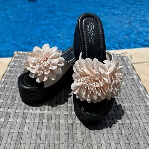 NEW! Women’s Wedges Open Toe Floral Design size 9